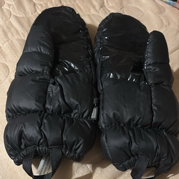 Mittens - Picture 2 of 3